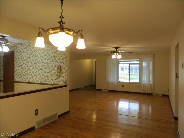 6204 Meadview Drive, Seven Hills, OH 44131