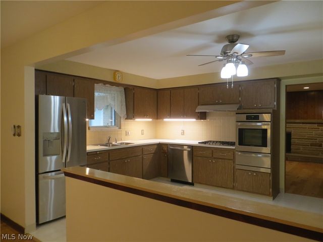 6204 Meadview Drive, Seven Hills, OH 44131