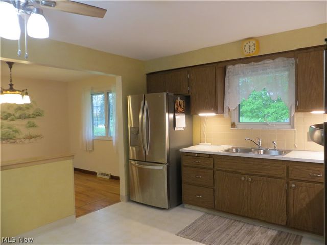 6204 Meadview Drive, Seven Hills, OH 44131