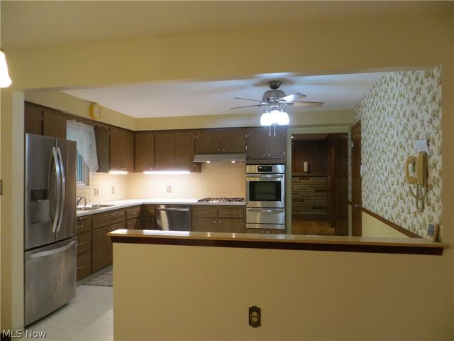 6204 Meadview Drive, Seven Hills, OH 44131