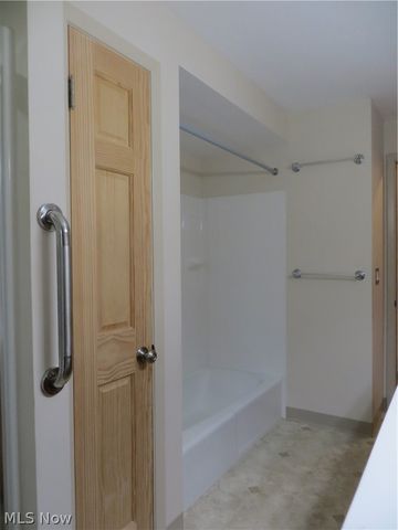 6204 Meadview Drive, Seven Hills, OH 44131