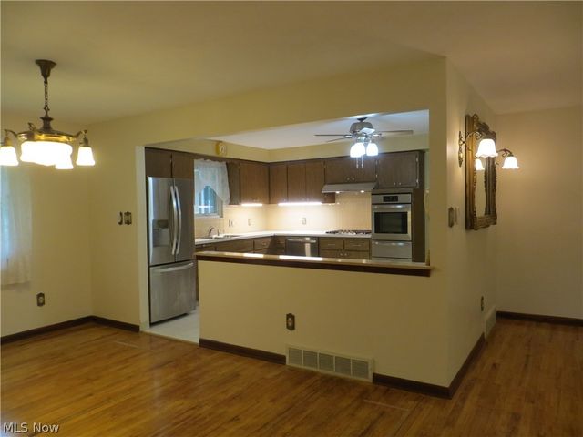 6204 Meadview Drive, Seven Hills, OH 44131