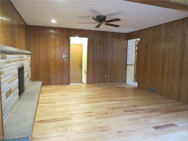 6204 Meadview Drive, Seven Hills, OH 44131