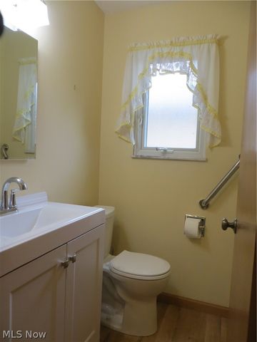 6204 Meadview Drive, Seven Hills, OH 44131