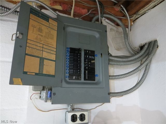 6204 Meadview Drive, Seven Hills, OH 44131