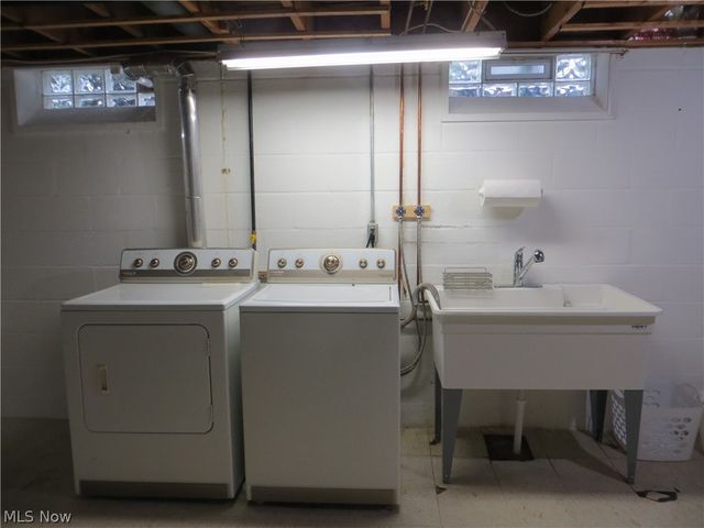 6204 Meadview Drive, Seven Hills, OH 44131