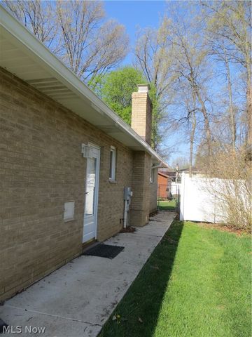 6204 Meadview Drive, Seven Hills, OH 44131