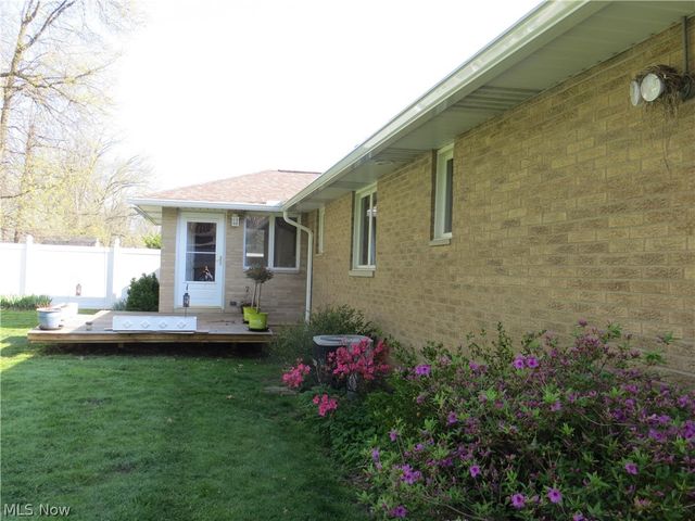 6204 Meadview Drive, Seven Hills, OH 44131