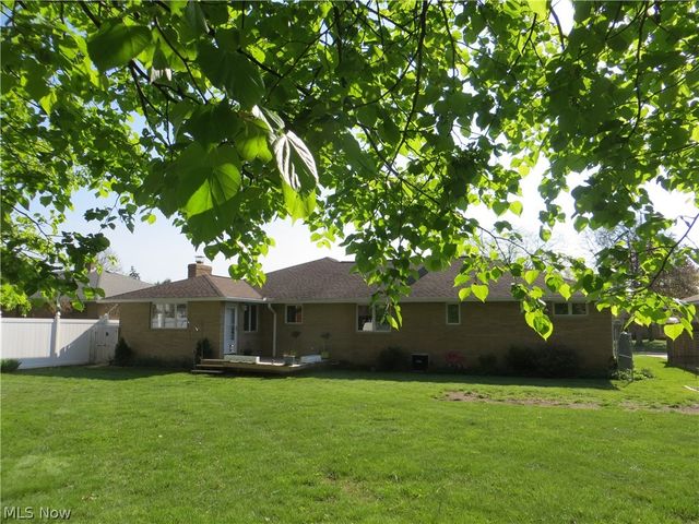 6204 Meadview Drive, Seven Hills, OH 44131