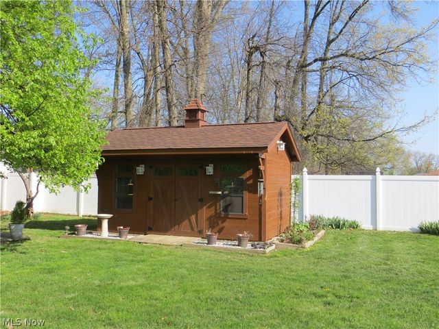 6204 Meadview Drive, Seven Hills, OH 44131