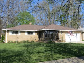 6204 Meadview Drive, Seven Hills, OH 44131