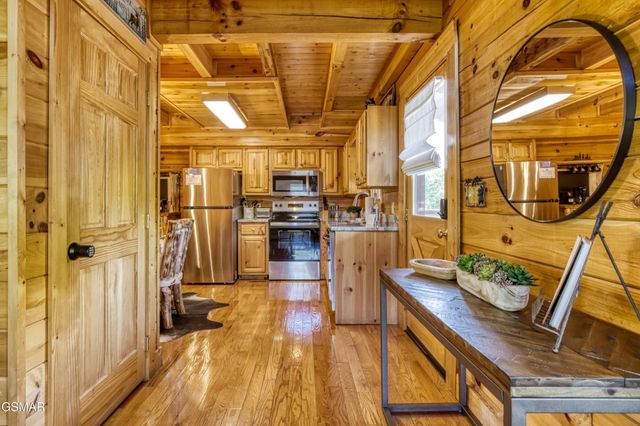 3301 Kestrel Way, Pigeon Forge, TN 37863