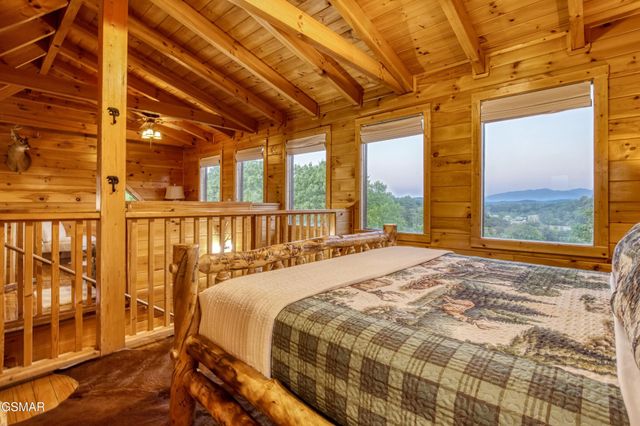3301 Kestrel Way, Pigeon Forge, TN 37863