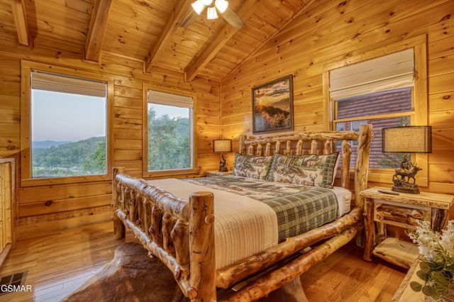 3301 Kestrel Way, Pigeon Forge, TN 37863
