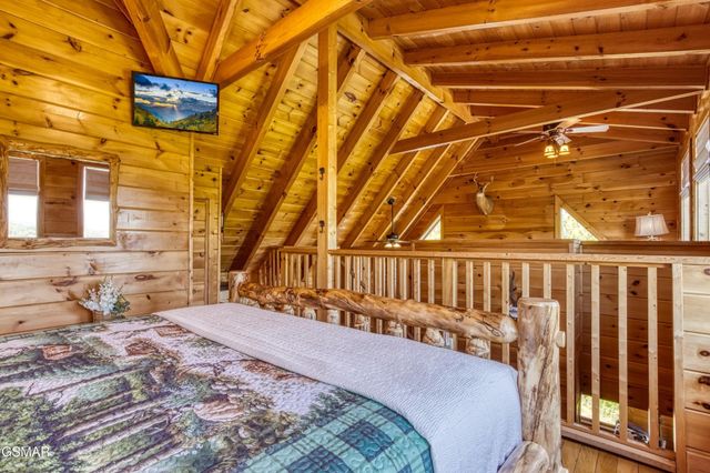 3301 Kestrel Way, Pigeon Forge, TN 37863