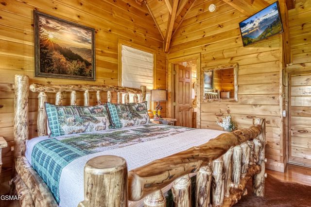 3301 Kestrel Way, Pigeon Forge, TN 37863