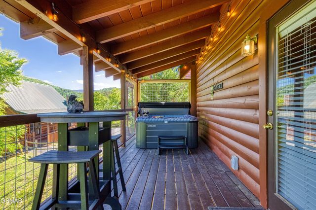 3301 Kestrel Way, Pigeon Forge, TN 37863