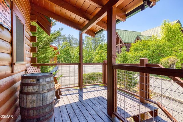 3301 Kestrel Way, Pigeon Forge, TN 37863