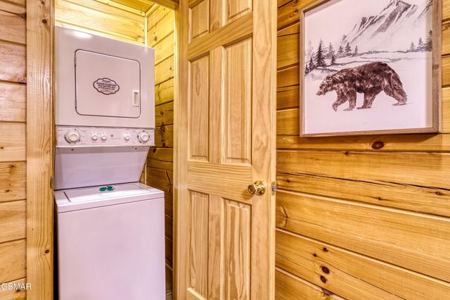 3301 Kestrel Way, Pigeon Forge, TN 37863
