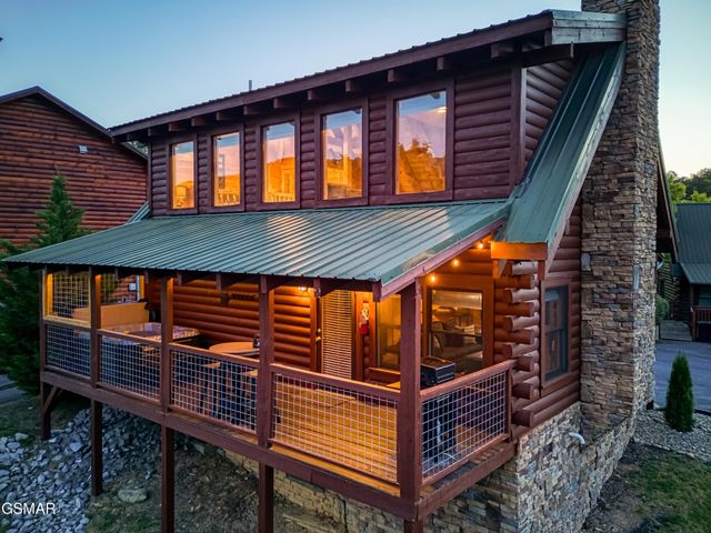 3301 Kestrel Way, Pigeon Forge, TN 37863