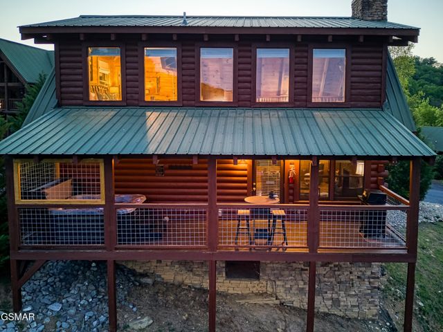 3301 Kestrel Way, Pigeon Forge, TN 37863