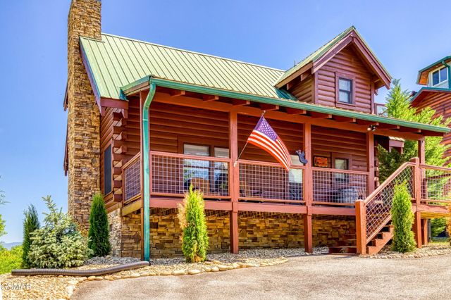 3301 Kestrel Way, Pigeon Forge, TN 37863