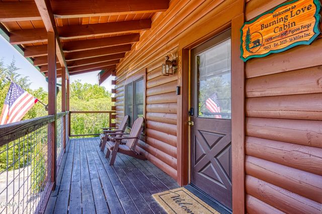 3301 Kestrel Way, Pigeon Forge, TN 37863