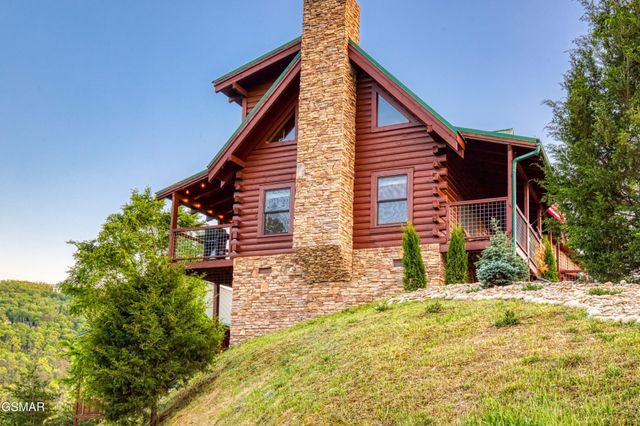 3301 Kestrel Way, Pigeon Forge, TN 37863