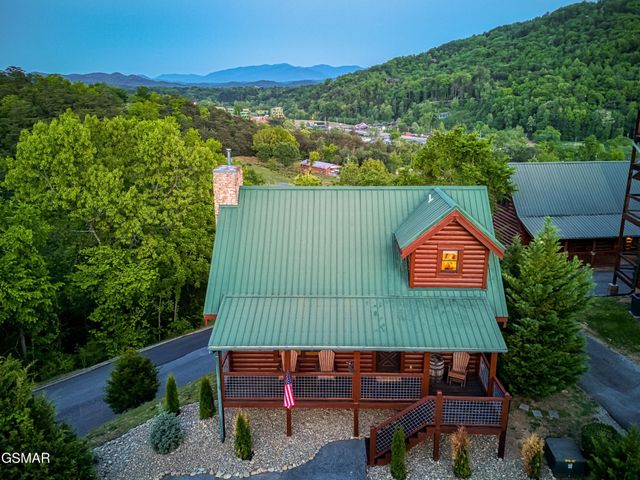 3301 Kestrel Way, Pigeon Forge, TN 37863
