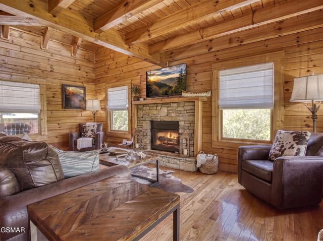 3301 Kestrel Way, Pigeon Forge, TN 37863