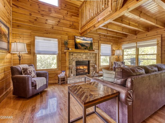3301 Kestrel Way, Pigeon Forge, TN 37863