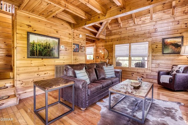 3301 Kestrel Way, Pigeon Forge, TN 37863