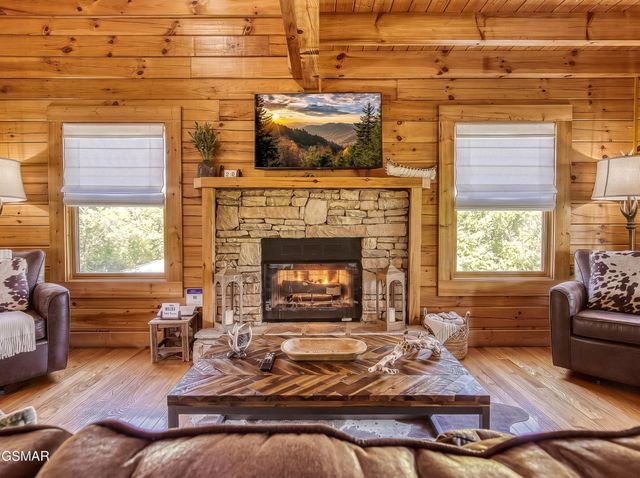 3301 Kestrel Way, Pigeon Forge, TN 37863