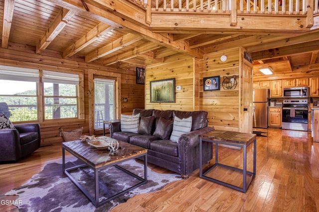 3301 Kestrel Way, Pigeon Forge, TN 37863