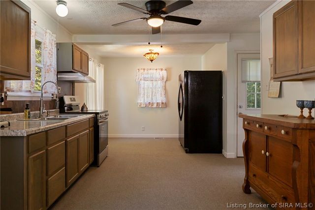 5 Grandview Drive, Jeffersonville, IN 47130