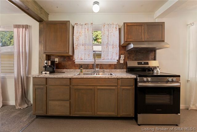 5 Grandview Drive, Jeffersonville, IN 47130