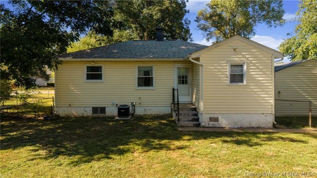 5 Grandview Drive, Jeffersonville, IN 47130