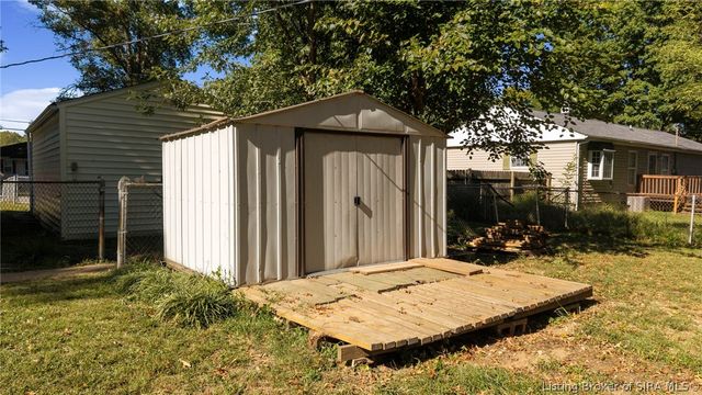 5 Grandview Drive, Jeffersonville, IN 47130