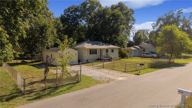 5 Grandview Drive, Jeffersonville, IN 47130