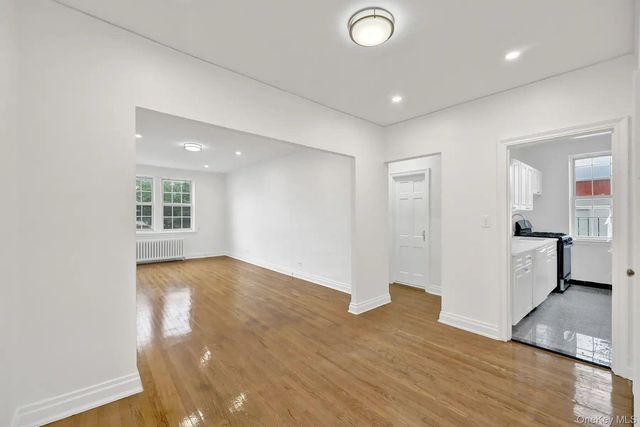 1 Ash place 2K, Great Neck Plaza, NY 11021