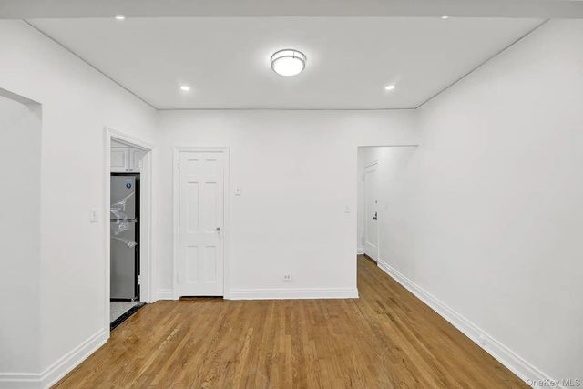 1 Ash place 2K, Great Neck Plaza, NY 11021