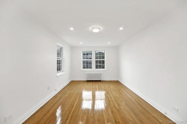 1 Ash place 2K, Great Neck Plaza, NY 11021