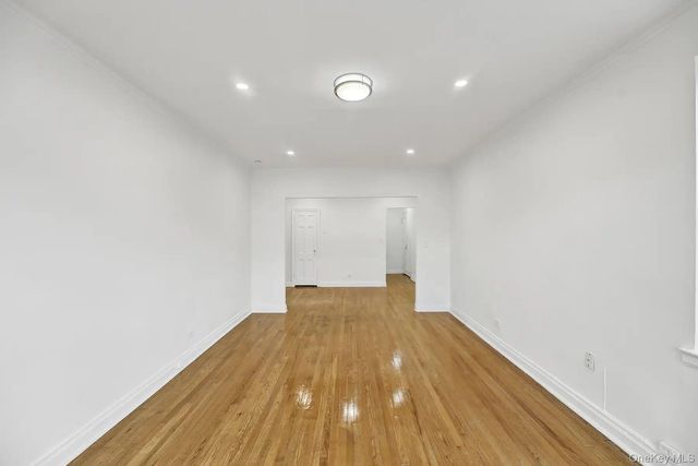 1 Ash place 2K, Great Neck Plaza, NY 11021