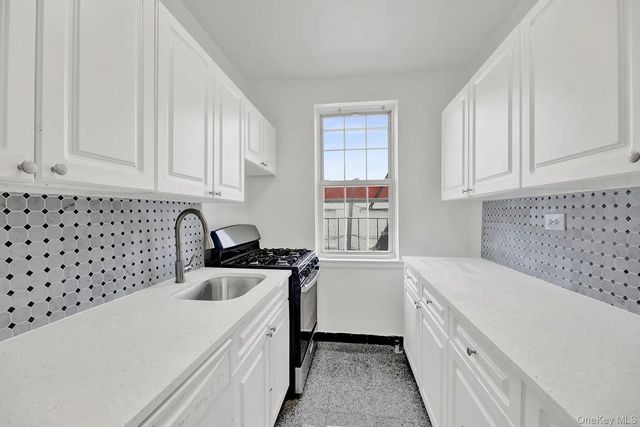 1 Ash place 2K, Great Neck Plaza, NY 11021