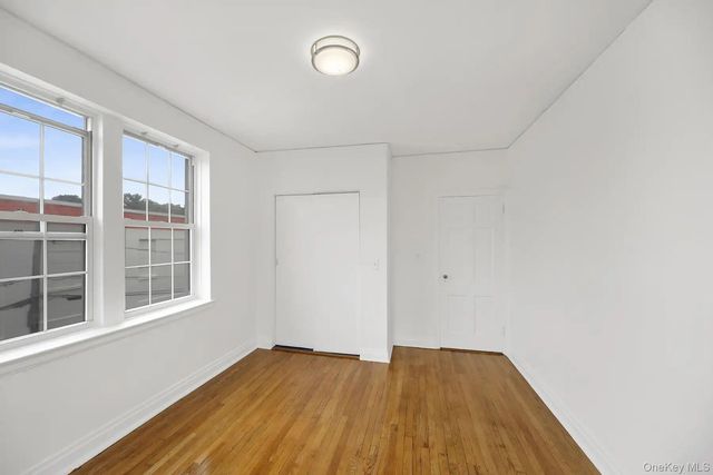 1 Ash place 2K, Great Neck Plaza, NY 11021