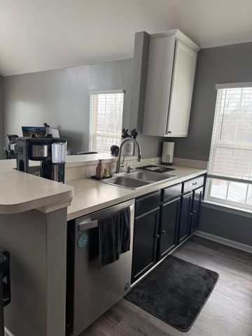 23493 Williamsburg Circle, Woodhaven City, MI 48183