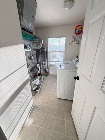 23493 Williamsburg Circle, Woodhaven City, MI 48183