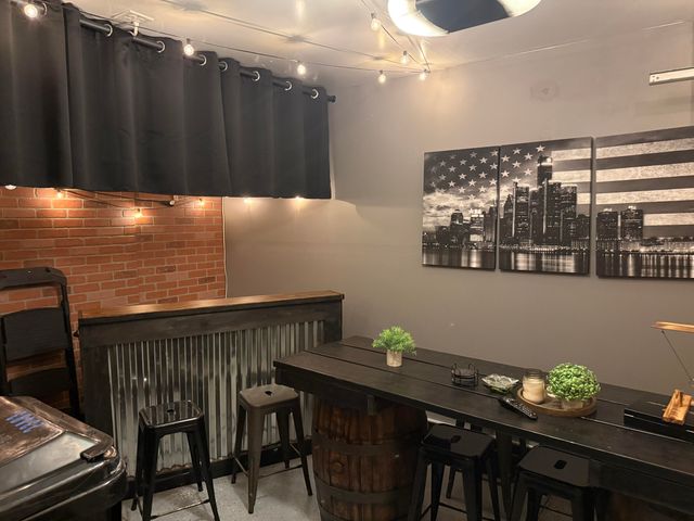 23493 Williamsburg Circle, Woodhaven City, MI 48183