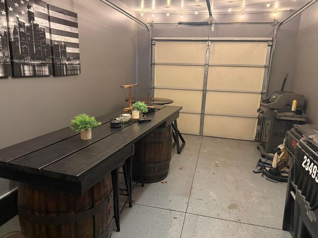 23493 Williamsburg Circle, Woodhaven City, MI 48183