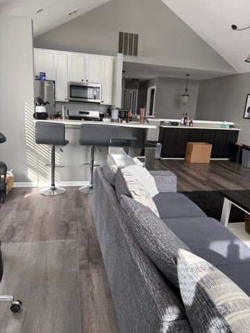 23493 Williamsburg Circle, Woodhaven City, MI 48183